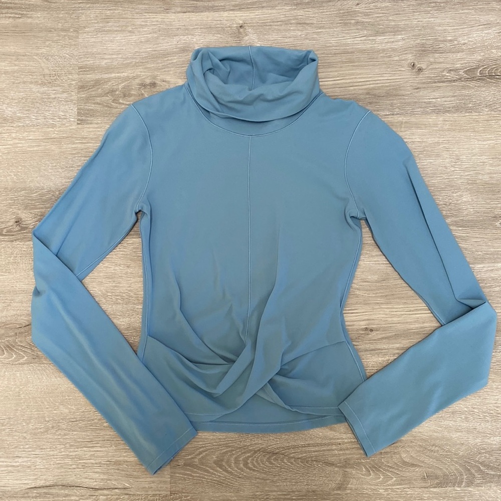 Lululemon periwinkle long sleeve top